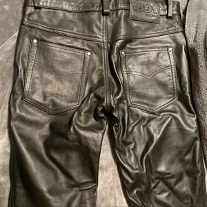 Bockle leather pants